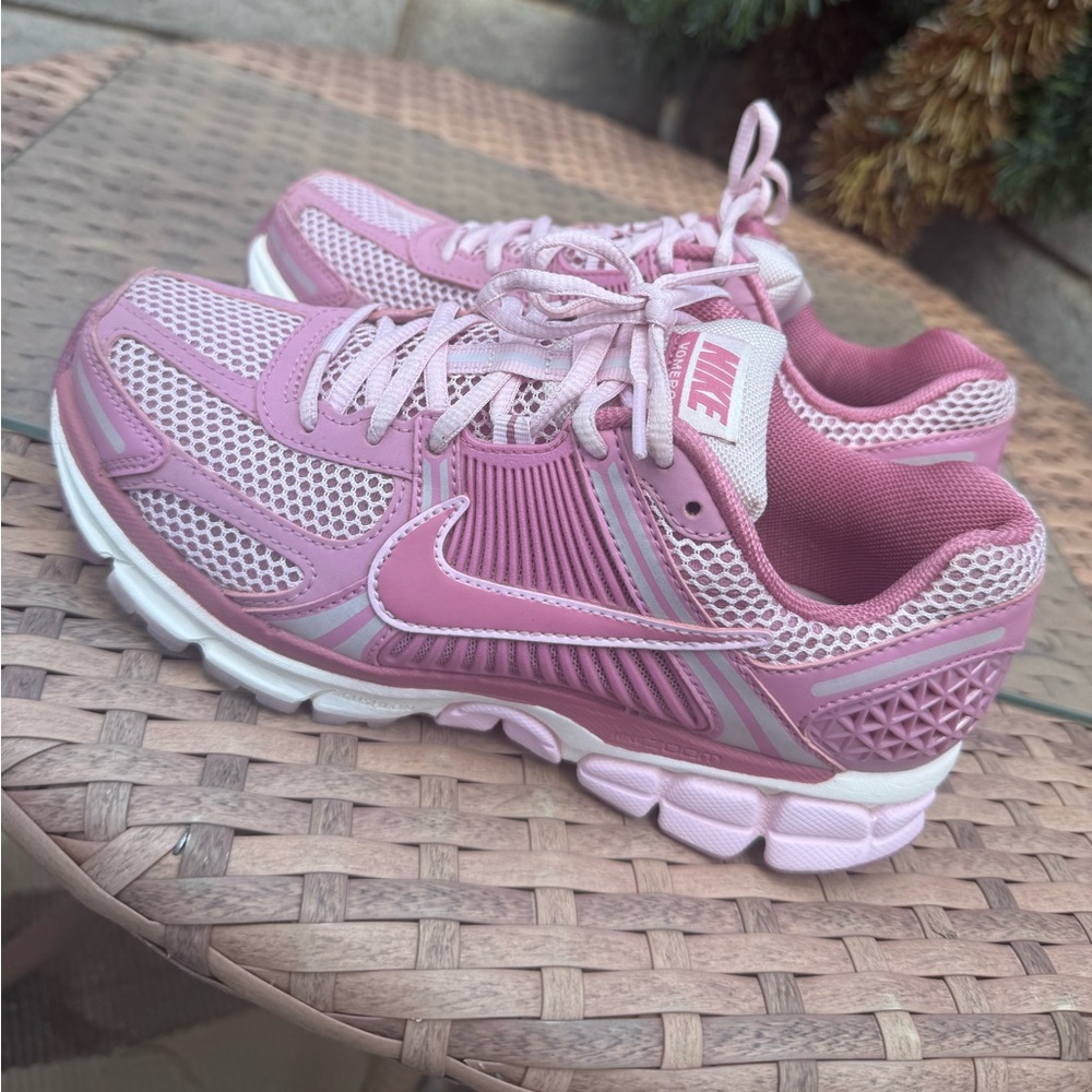 NIKE VOMERO 5 all pink